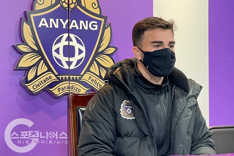 데뷔 안양 안드리고 기술보다 많이 뛰는 한국 축구, 더 적응해야... 안양 안드리고 기술보다 많이 뛰는 한국 축구, 더 적응해야