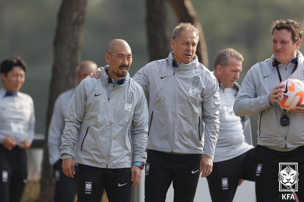 Treinador Klinsmann e Treinador Michael Kim ⓒ Associação Coreana de Futebol (KFA)