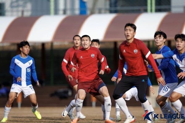 김천상무 옷을 입은 김봉수의 모습 ⓒ 한국프로축구연맹 제공