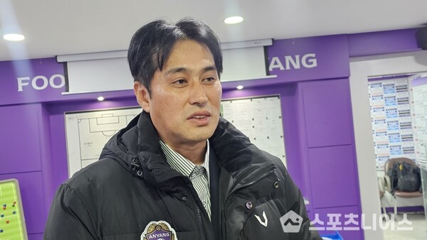 FC안양 유병훈 감독 ⓒ스포츠니어스