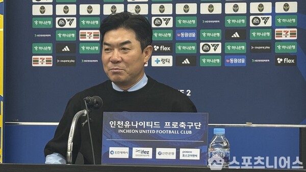인천 윤정환 감독 ⓒ 스포츠니어스